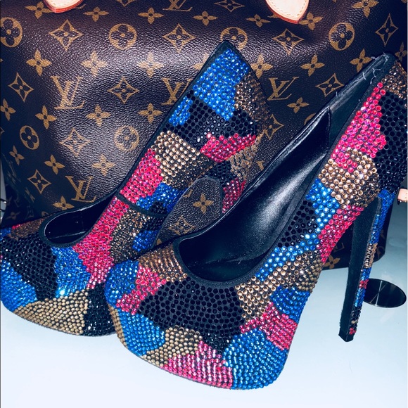 Steve Madden Shoes - ⭐️Like New⭐️ Swarovski Crystal Steve Madden pumps